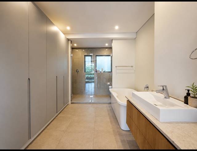 2 BEDROOM APARTMENT FOR SALE IN SHEFFIELD BEACH